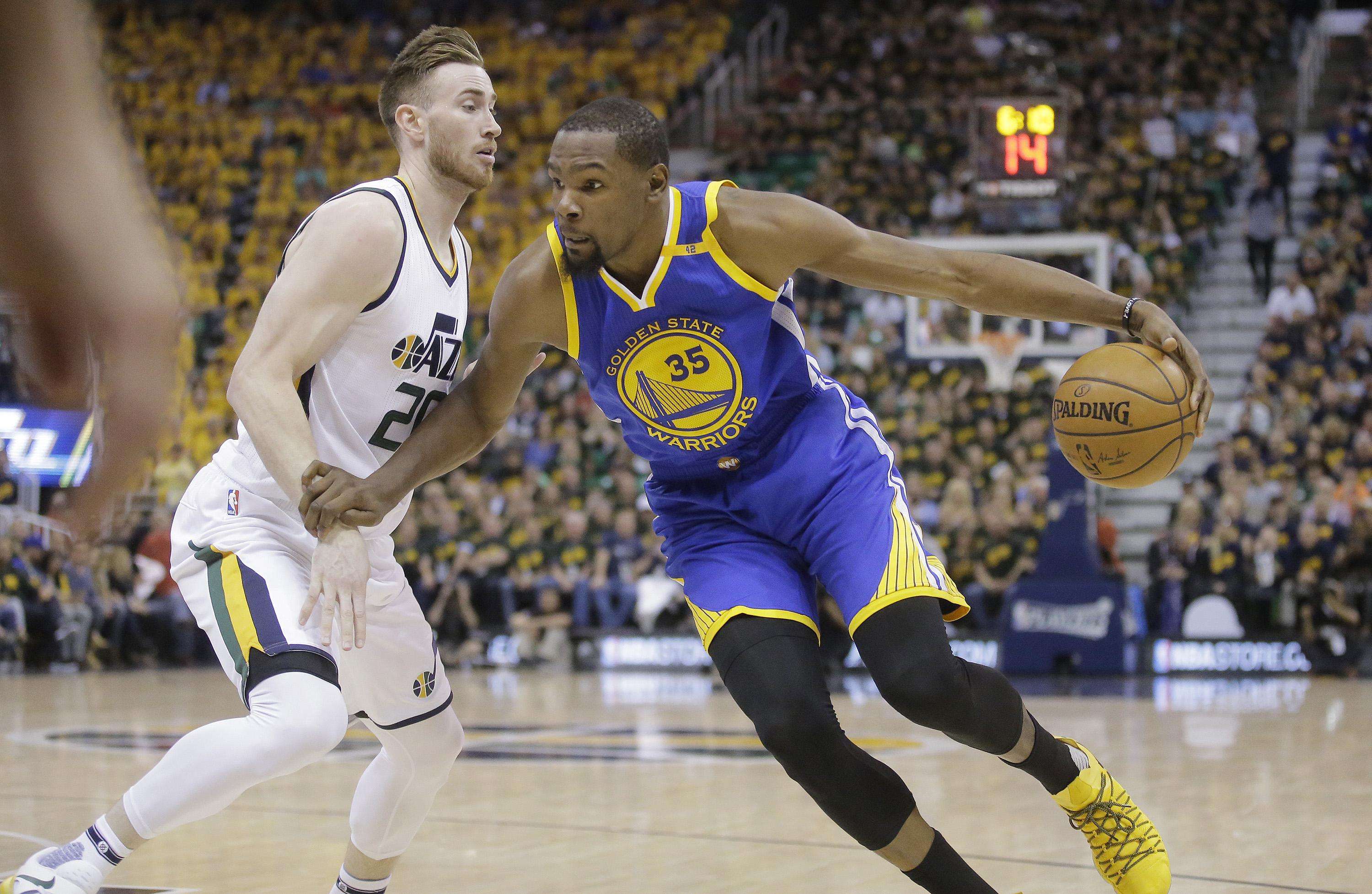 多纳鲁马：自豪能力压众多优秀门将获奖，盼在曼城获更大成功（多纳鲁马：为力压群雄捧杯感到骄傲，期待在曼城创造更大辉煌）