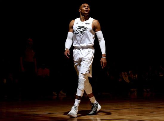 约基奇三双总数达179次！距历史第二的大O仅差两次！（约基奇第179次三双，距离历史第二“大O”仅差2次）