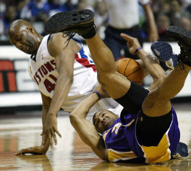 未满21岁意甲赛季至少前15场打进5球，伊尔迪兹比肩皮耶罗（未满21岁便在意甲前15轮打入5球，伊尔迪兹追平皮耶罗）