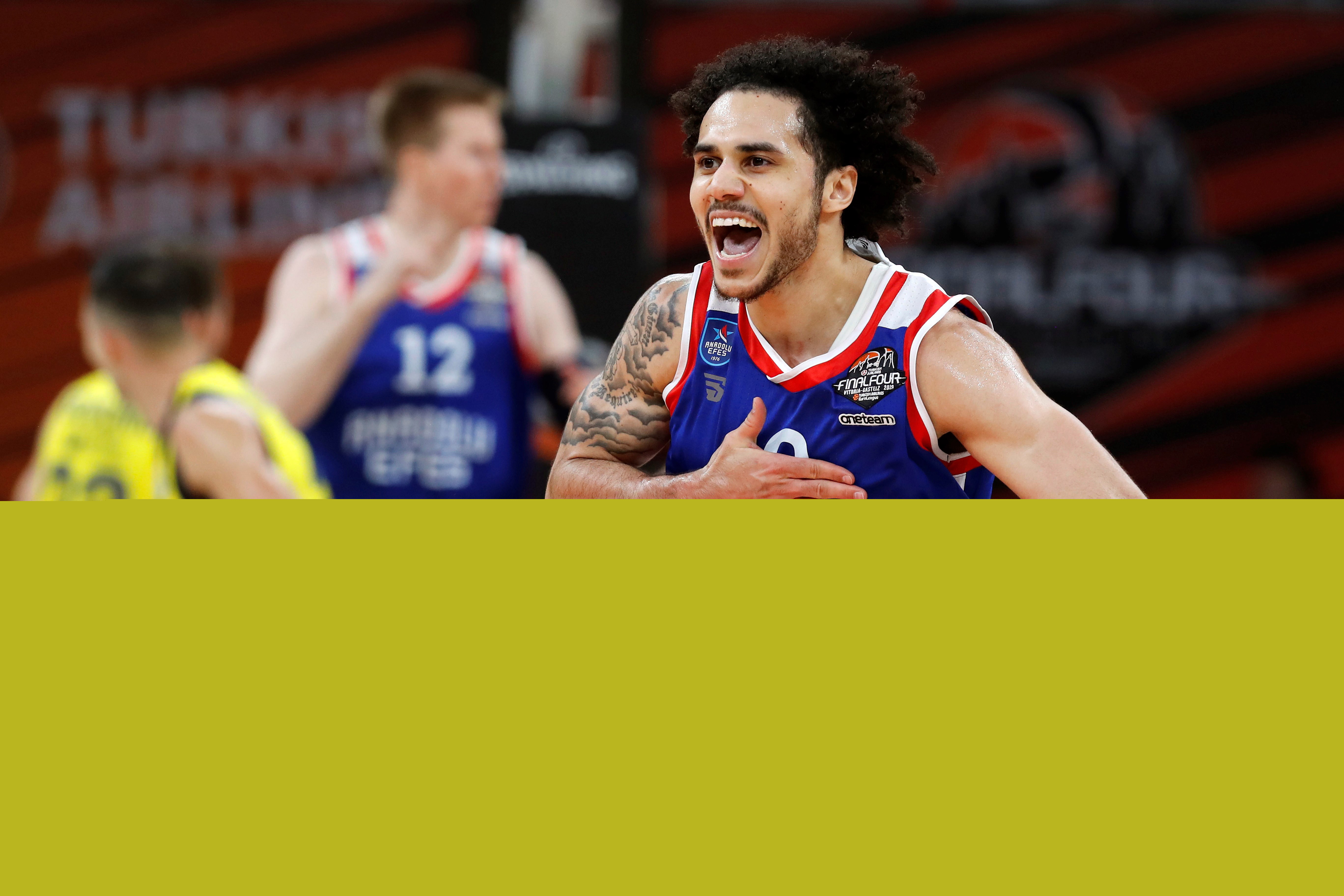 利物浦本赛季状态低迷，引援失误和阵容问题导致萨拉赫被冷宫，球队内部矛盾加剧。（利物浦赛季表现不佳：引援不当、阵容失衡致萨拉赫遭雪藏，队内矛盾升级）