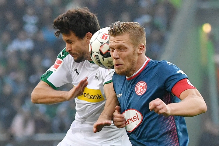 环球足球奖年度最佳教练候选：恩里克、斯洛特、弗里克在列（恩里克、斯洛特、弗里克入围环球足球奖年度最佳教练）