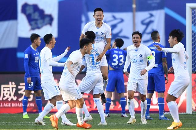 萨拉赫怒怼利物浦，欧文紧急发声引发热议！（萨拉赫怒批利物浦，欧文火速回应引爆热议！）