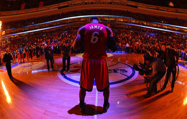 铁一块了！巴恩斯&奎克利合计27中6&三分球12中2仅拿15分（手感低迷！巴恩斯与奎克利合计27投6中、三分12投2中仅得15分）