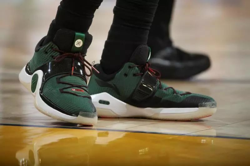 媒体人：山西男篮下午登上了前往杭州飞机，准备12日揭幕战（媒体人：山西男篮今日下午飞赴杭州，备战12日揭幕战）