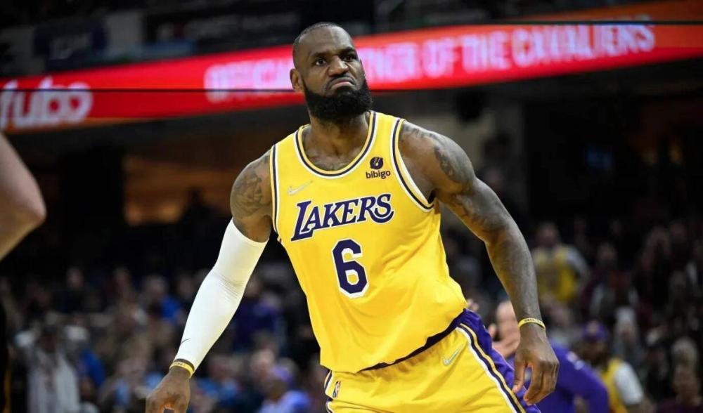 40多位体操爱好者在厦考级！难？并不难（厦门40余名体操爱好者参加考级：难吗？其实不难）