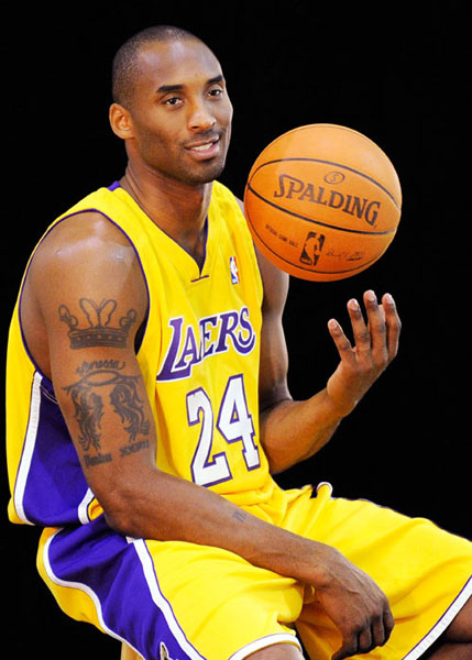 在上海旅游的奇塔迪尼重返海港俱乐部，拜访昔日教练和队友（游沪期间，奇塔迪尼回到海港俱乐部看望旧帅旧友）